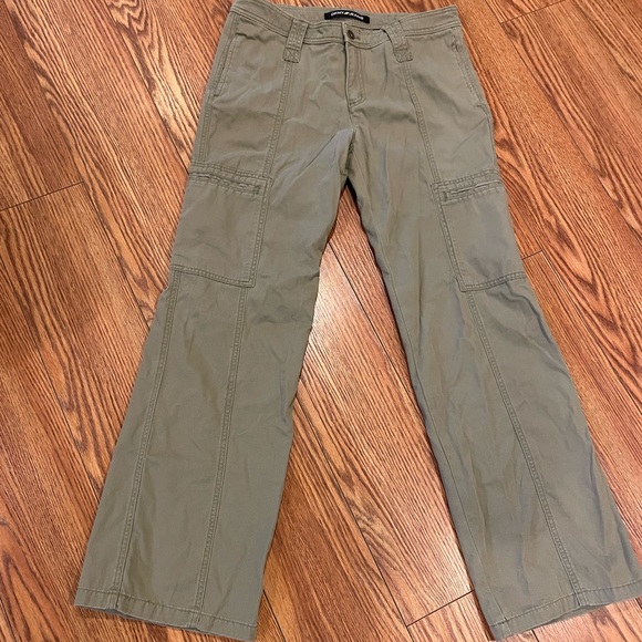 Pants used in good condition approx inseam 11” long approx31” - Picture 2 of 3